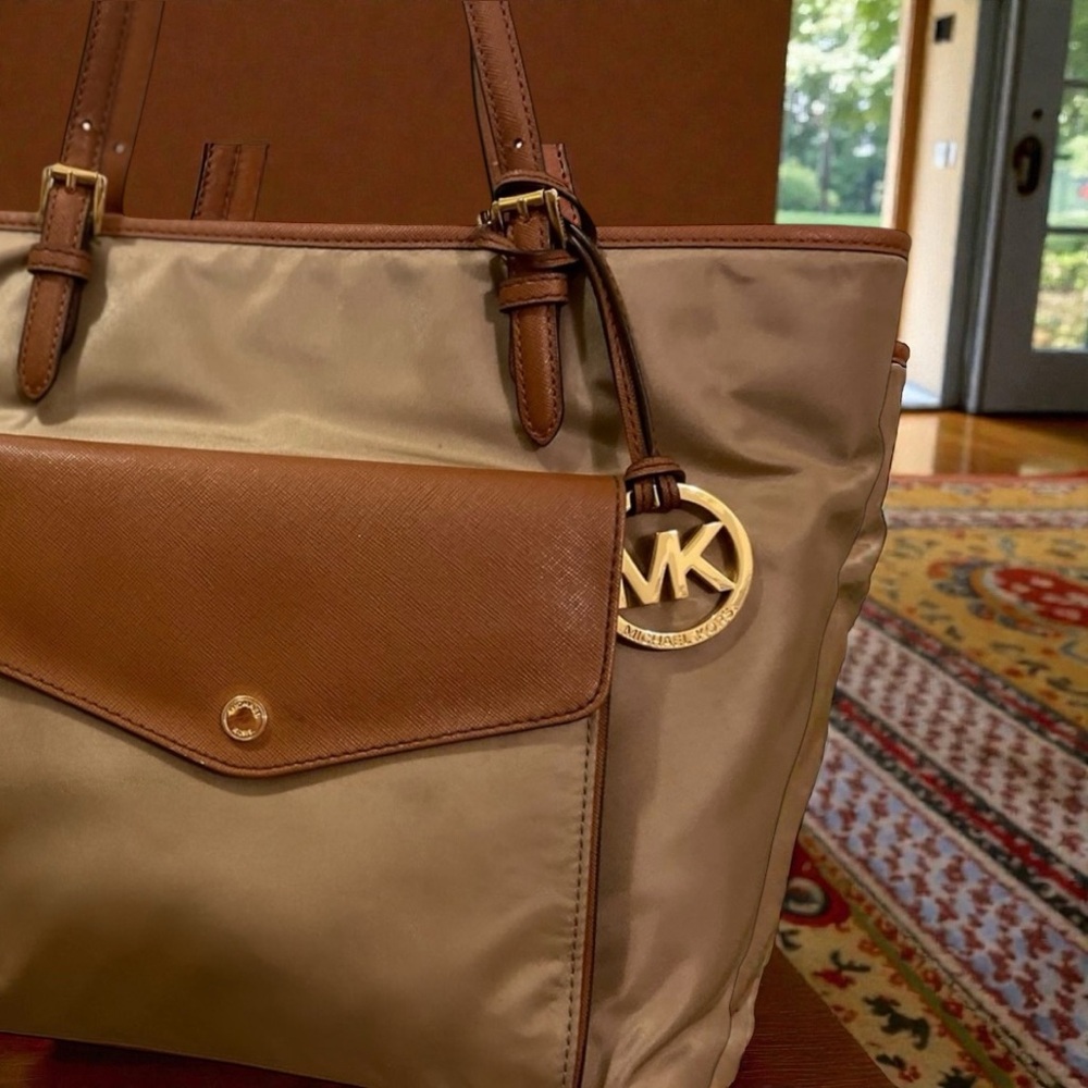 NWT !!! Michael Kors Cream and Tan Tote Bag